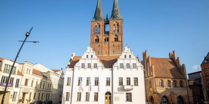 Ensemble aus Rathaus und Kirche St. Marien